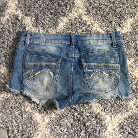 Fun shorts with cool design! - Picture 2 of 4